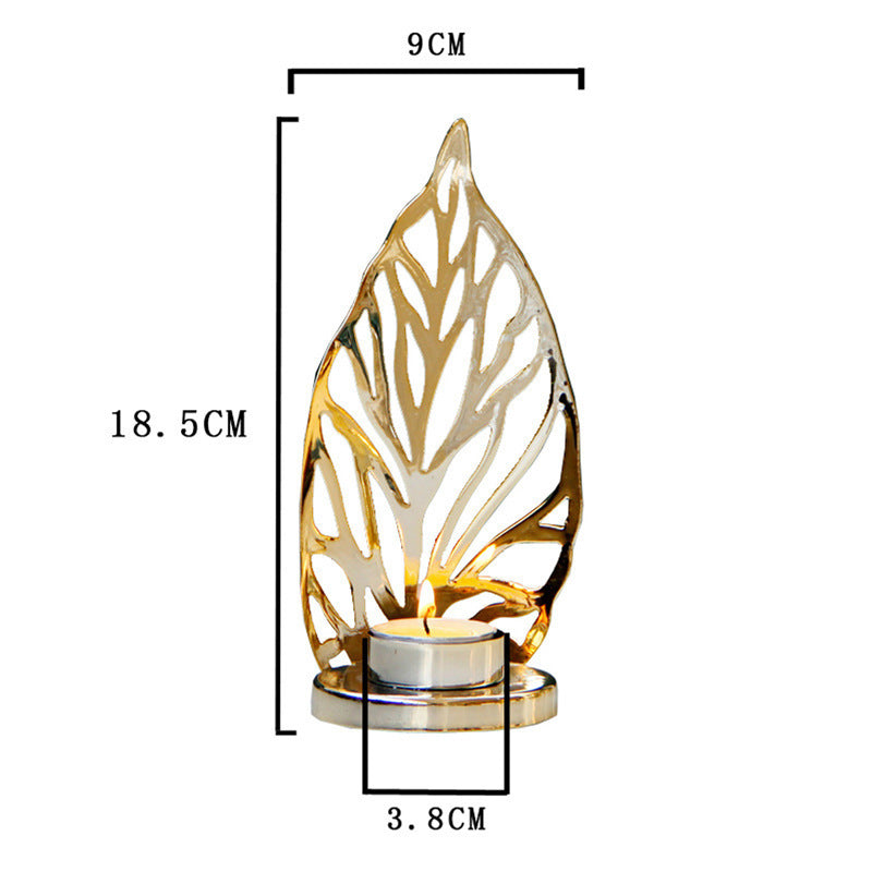 Eleganter Kerzenhalter aus goldenem Metall - dekoratives Tisch-Accessoire