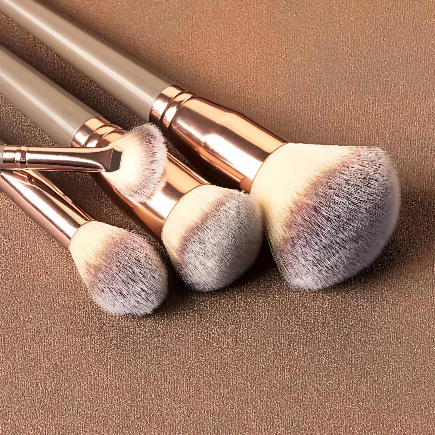 40-teiliges Premium Make-up-Pinsel- und Schwämmchen-Set – Weiche Beauty Blender, Kosmetik-Pinsel, Stirnband & Zubehör – Komplettes Make-up-Set für Gesicht & Augen, Perfekt für Anfänger & Profis